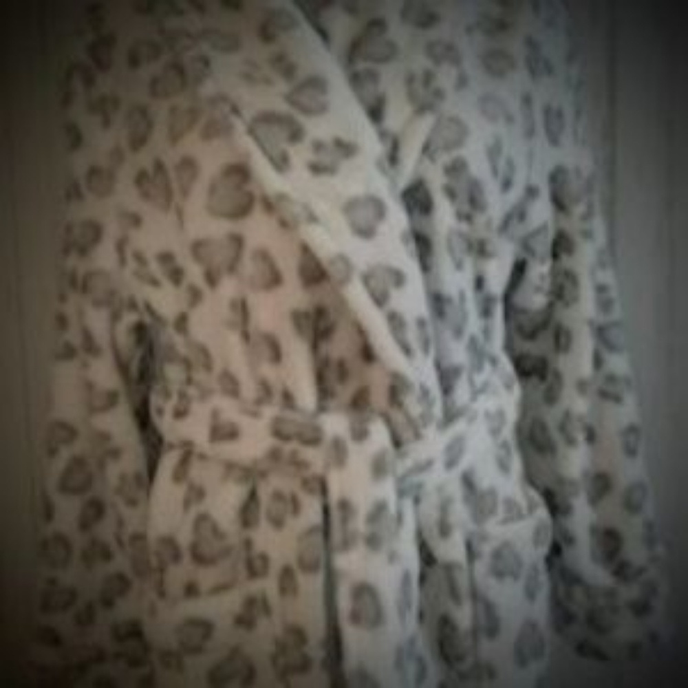 Heart-shaped animal print robe